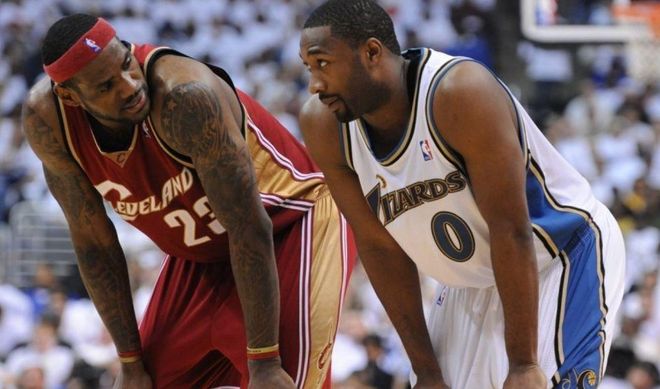 出了巨大贡 出了巨大贡