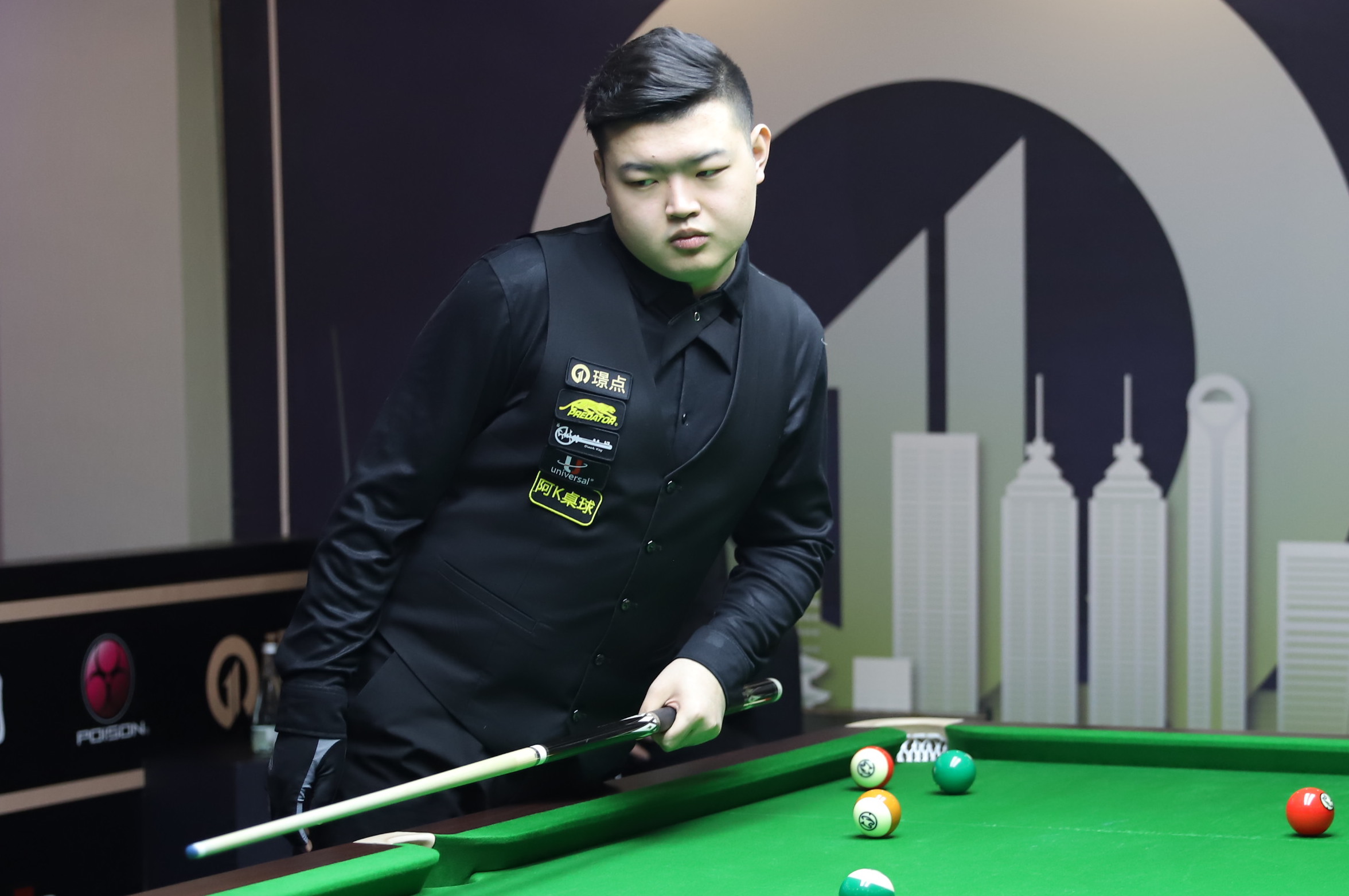 示了球员与 示了球员与